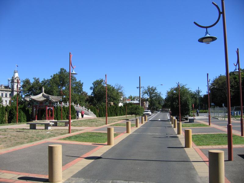 Bendigo - Chinese Golden Dragon Museum and gardens - View south-west along Bridge St at museum