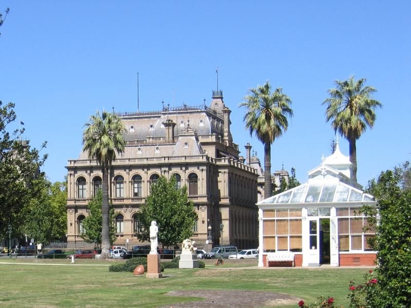 Bendigo - Conservatory Gardens, Pall Mall: View south-west through gardens towards Bull St and Bendigo Law Courts
