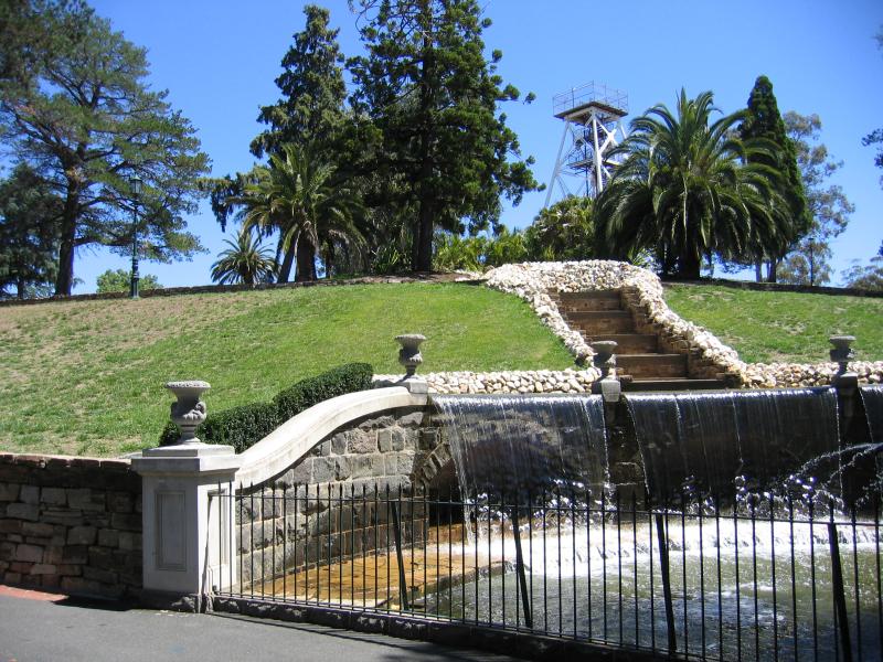 Bendigo - Rosalind Park: Fountain, with view to Poppet Head