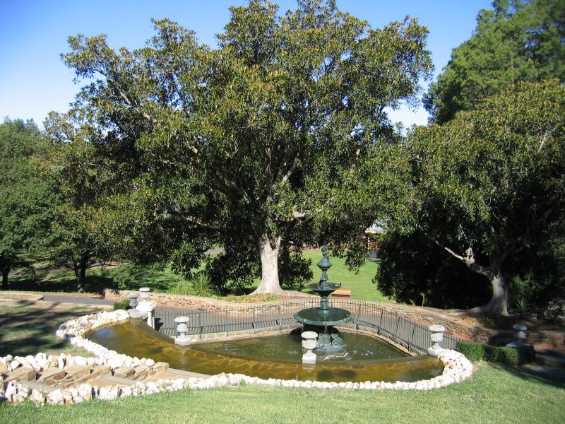 Bendigo - Rosalind Park: View of fountain from Cascades