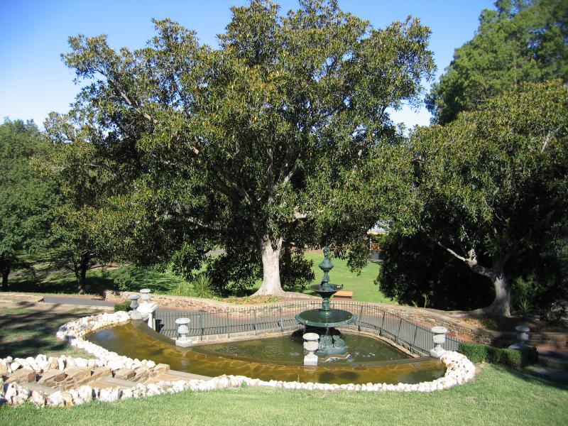 Bendigo - Rosalind Park - View of fountain from Cascades