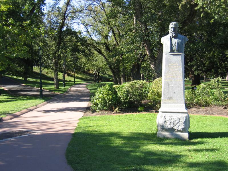 Bendigo - Rosalind Park: Path near corner of View St and Pall Mall