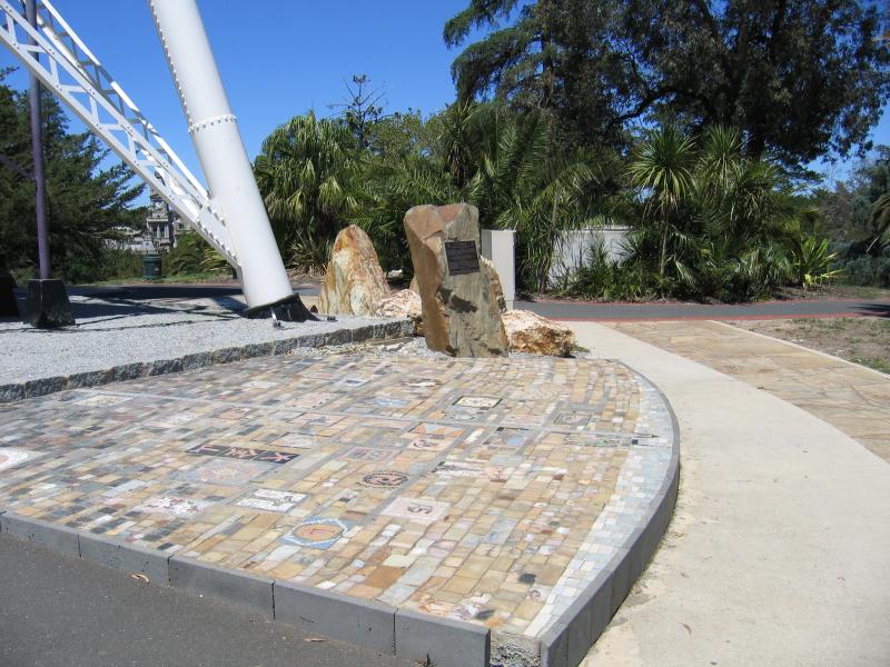 Bendigo - Poppet Head lookout, Rosalind Park: Mosaic at base of lookout tower