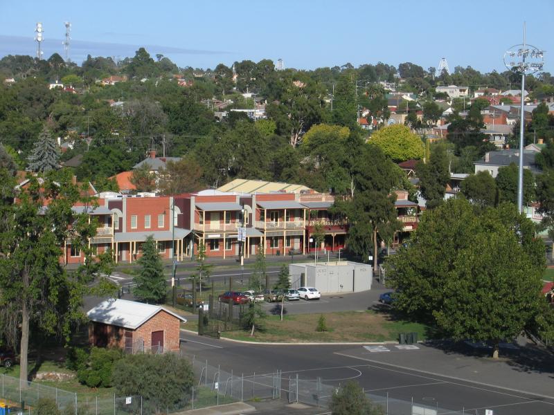 Bendigo - Poppet Head lookout, Rosalind Park: View west towards View St