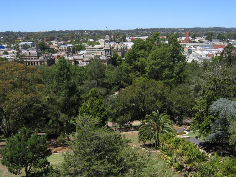 Bendigo - Poppet Head lookout, Rosalind Park: View south-east through Rosalind Park towards Visitor Information Centre