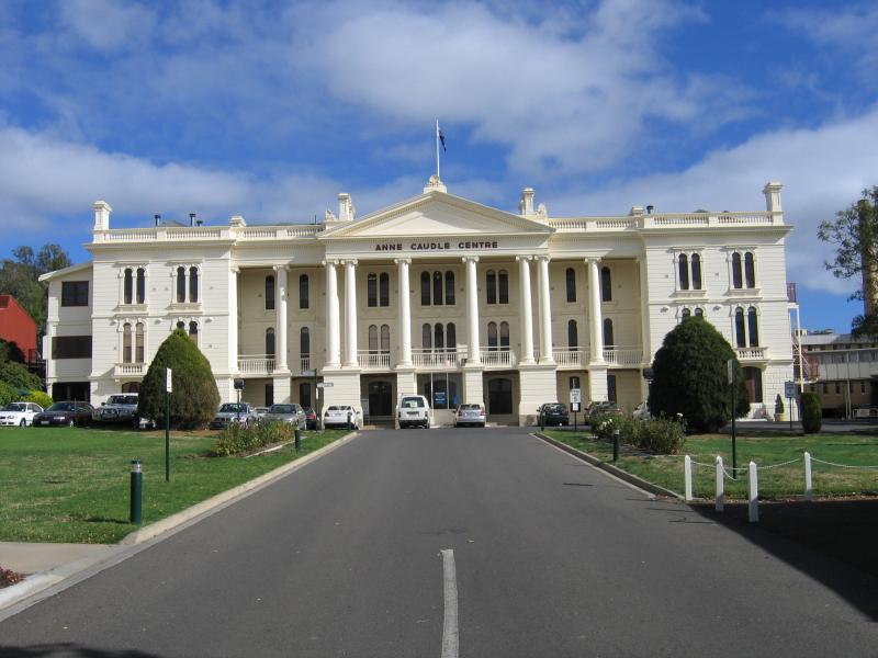 Bendigo - Recreational precinct around Park Road and Barnard Street: Anne Caudle Centre, Barnard St
