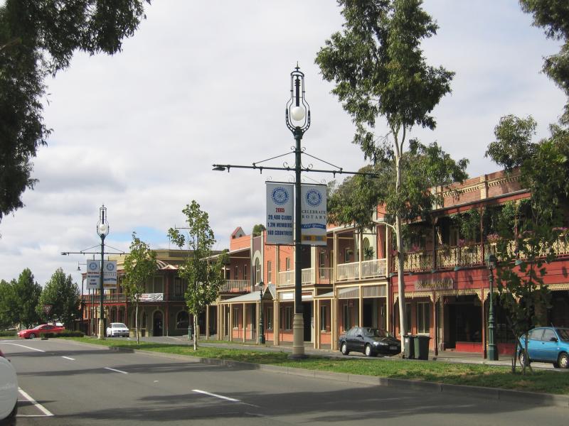 Bendigo - View Street: View south-east along View St towards Rowan St