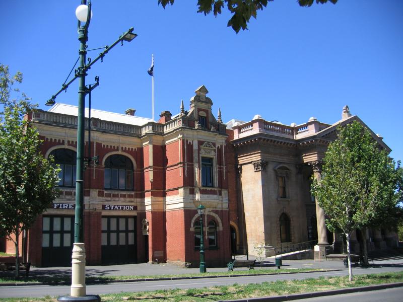 Bendigo - View Street: Fire station and Art Centre