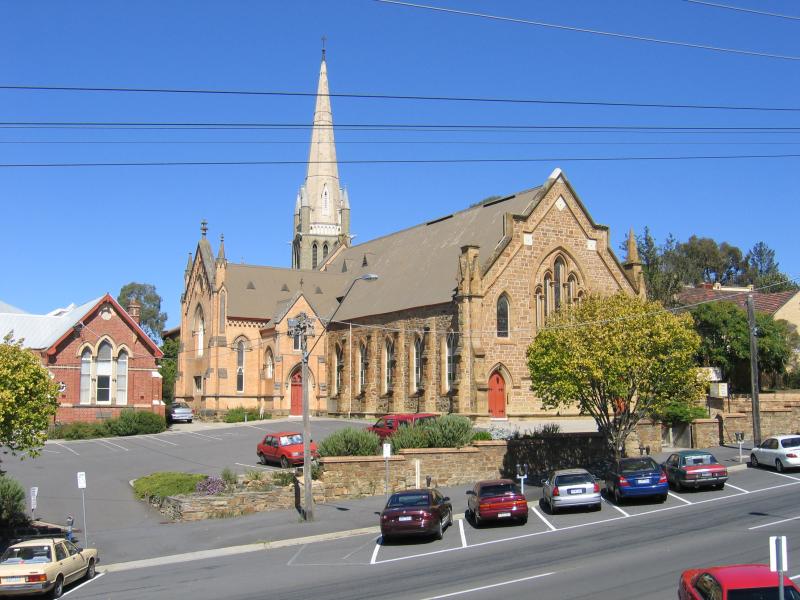 Bendigo - Forest Street: Uniting Church between MacKenzie St and High St