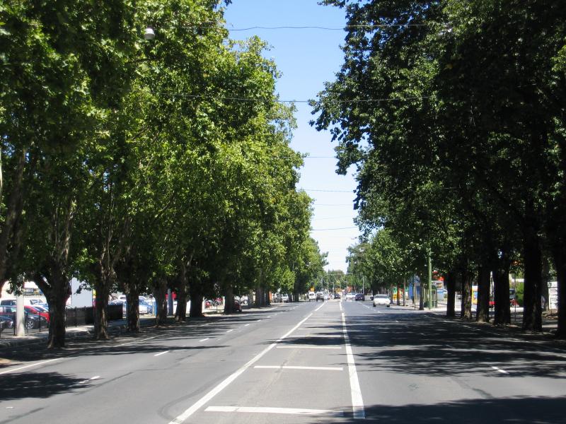 Bendigo - High Street: View south-west along High St at Violet St