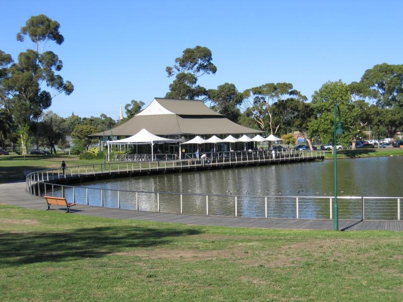 Bendigo - Lake Weeroona: Boardwalk Cafe, near Nolan St