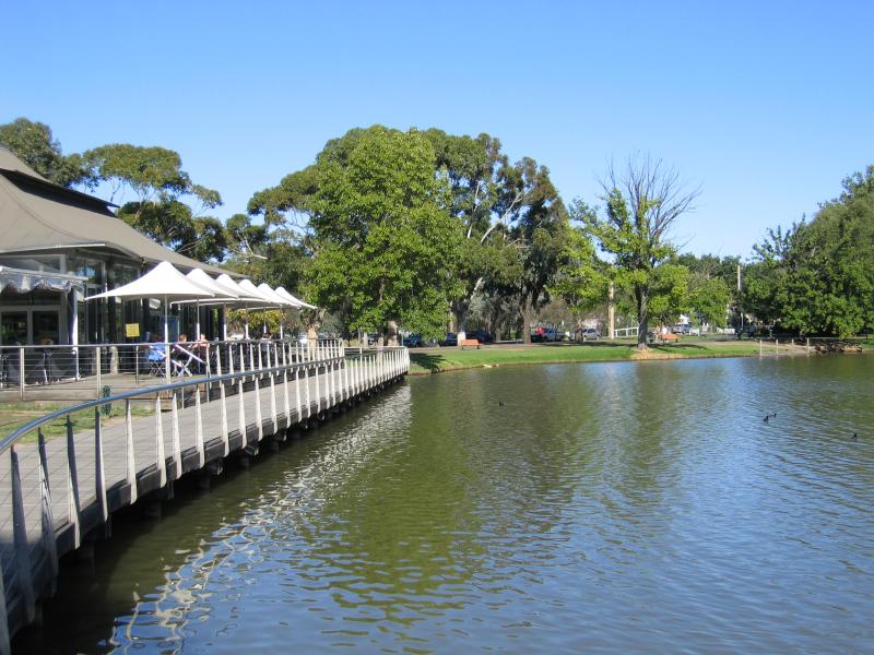Bendigo - Lake Weeroona: Boardwalk Cafe