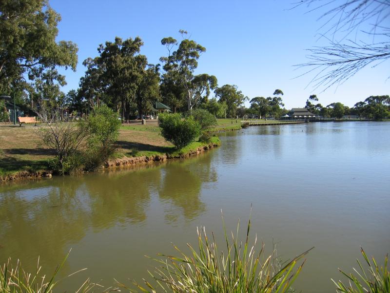 Bendigo - Lake Weeroona: View south-west along lake near railway line