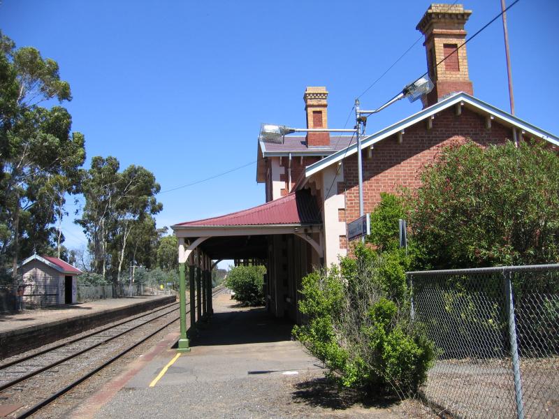 Bendigo - Bendigo suburb of Kangaroo Flat - Kangaroo Flat railway station