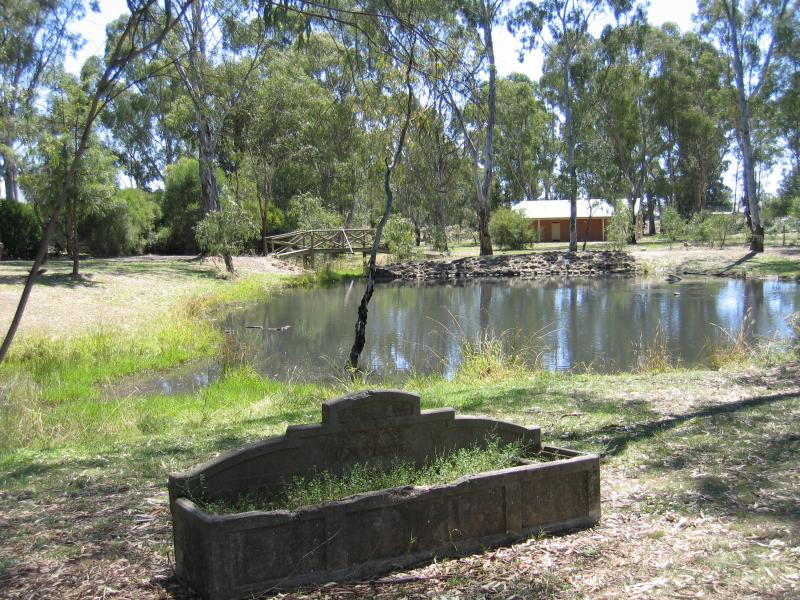 Bendigo - Bendigo suburb of Kangaroo Flat: Lake at Botanical Gardens