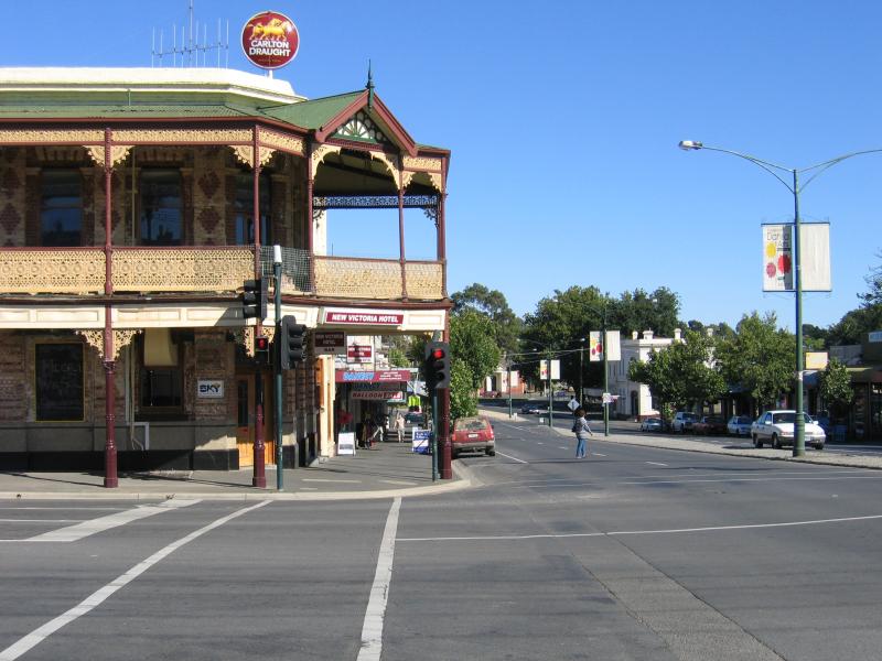 Bendigo - Bendigo suburb of Eaglehawk: View Victoria Hotel, corner High St and Victoria St