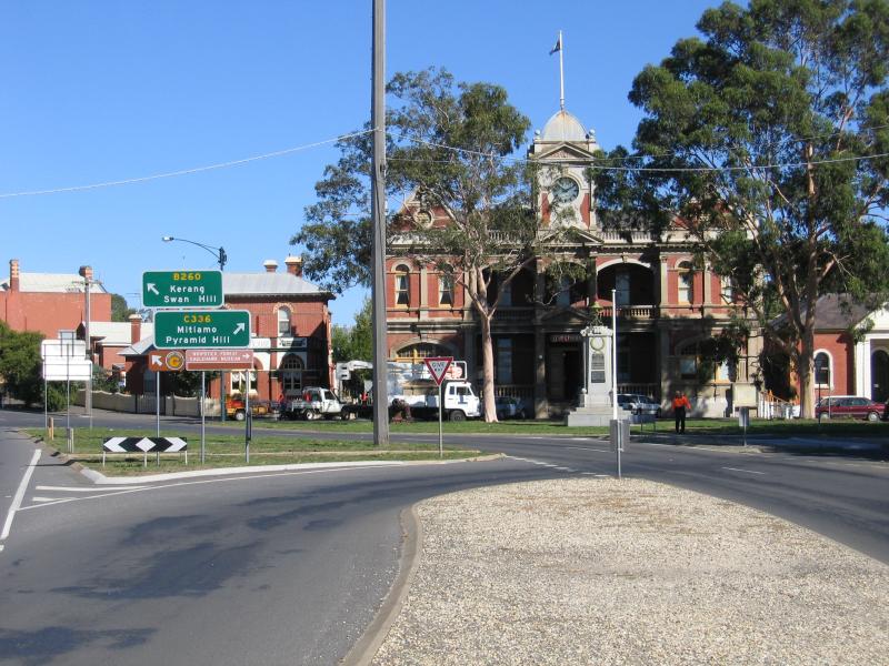 Bendigo - Bendigo suburb of Eaglehawk: View north-west along High St towards junction of Peg Leg Rd and Sailors Gully Rd with town hall in background