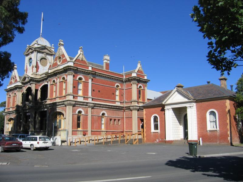 Bendigo - Bendigo suburb of Eaglehawk: Town Hall, viewed from Sailors Gully Rd