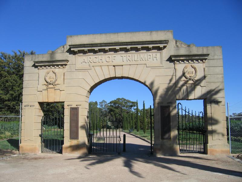 Bendigo - Bendigo suburb of White Hills: Entrance to White Hills Botanical Gardens, Midland Highway between Napoleon Cr and Scott St