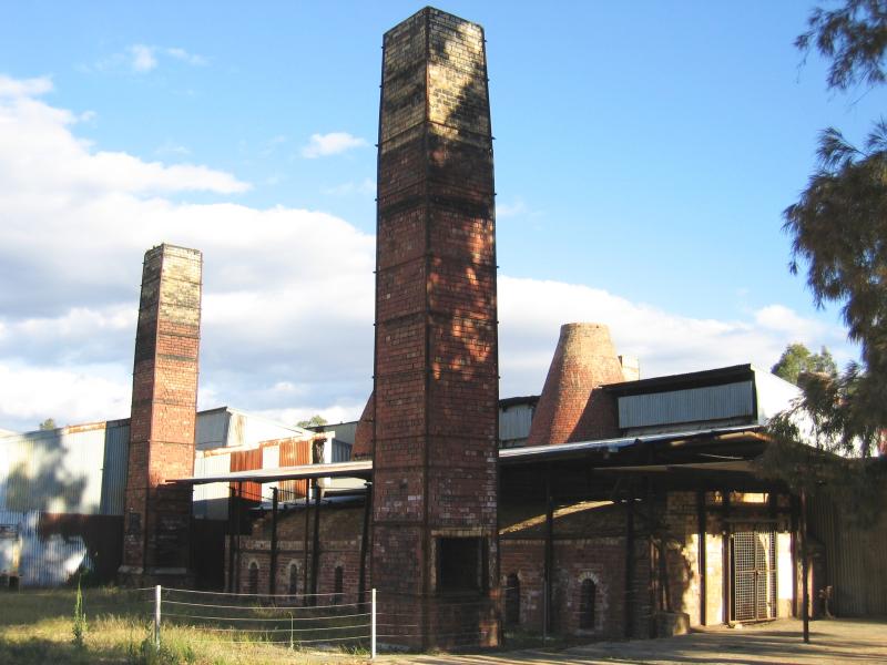 Bendigo - Bendigo Pottery Complex, Epsom - Kilns and chimneys