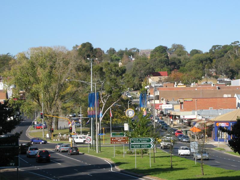 Berwick - Commercial centre and shops, High Street: View east along High St towards Clyde Rd and shops