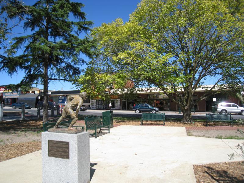 Berwick - Commercial centre and shops, High Street: View south across High St at Edwin Flack statue (Australia's first Olympic gold medallist)