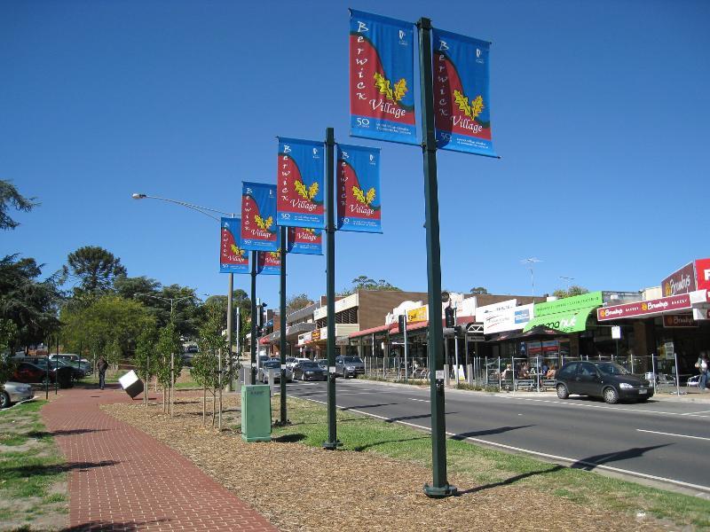 Berwick - Commercial centre and shops, High Street: View east along High St between Clyde Rd and Gloucester Av