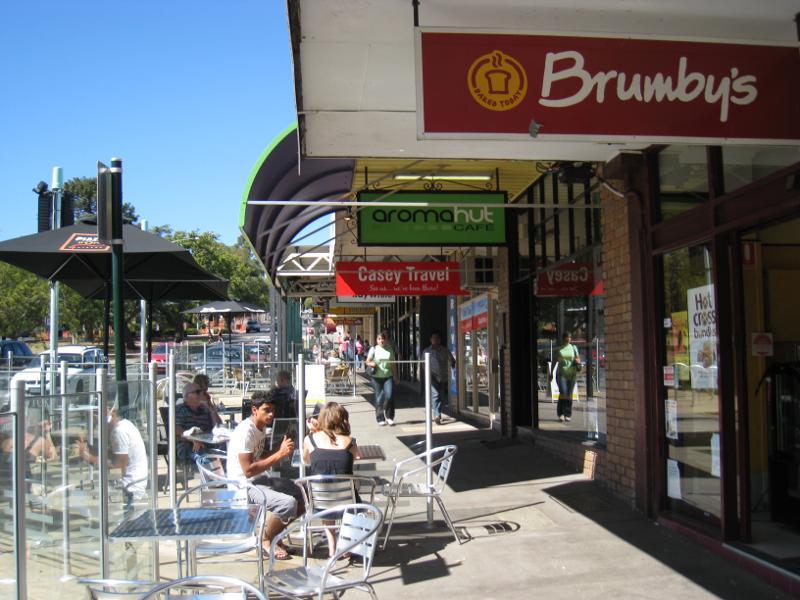 Berwick - Commercial centre and shops, High Street: Outside shopfront seating, south side of High St at pedestrian lights