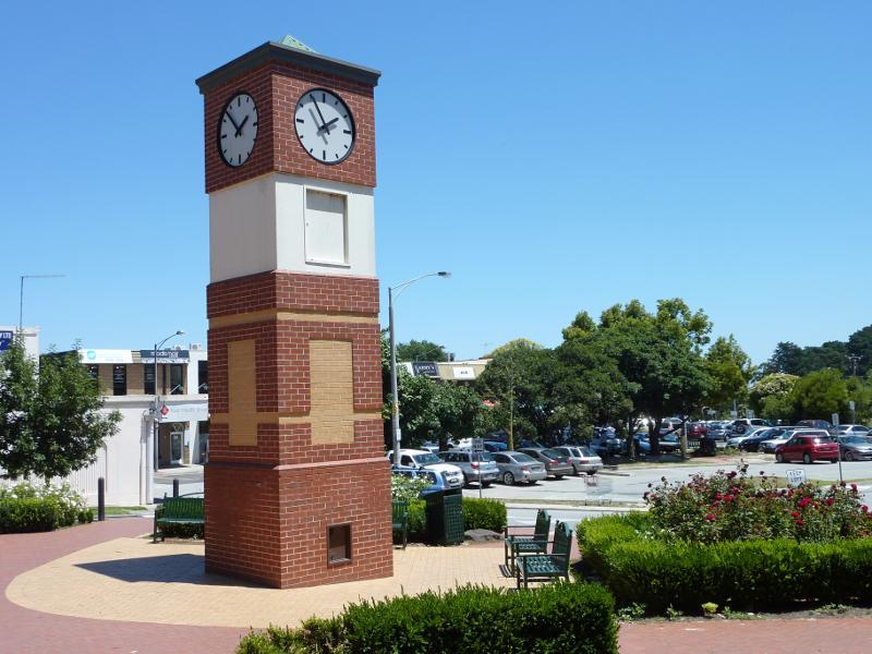 Berwick - Berwick Marketplace and surroundings, north of High Street: Clock tower