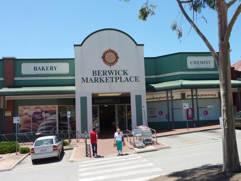 Berwick - Berwick Marketplace and surroundings, north of High Street - Main entrance of Berwick Marketplace