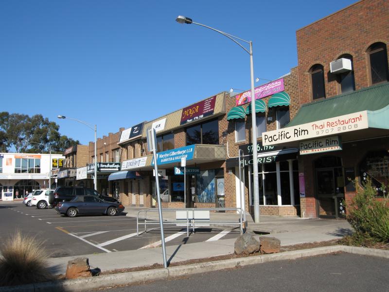 Berwick - Berwick Marketplace and surroundings, north of High Street: Blackburne Square shopping centre, off Lyall Rd
