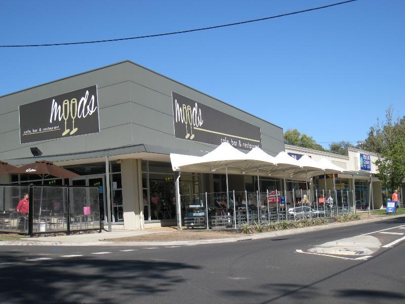Berwick - Berwick Marketplace and surroundings, north of High Street: Moods, corner Wheeler St and Wilson St