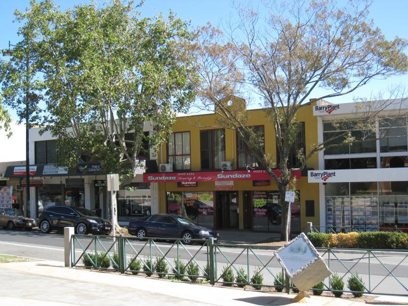 Berwick - Gloucester Avenue: Shops along west side of Gloucester Av near High St