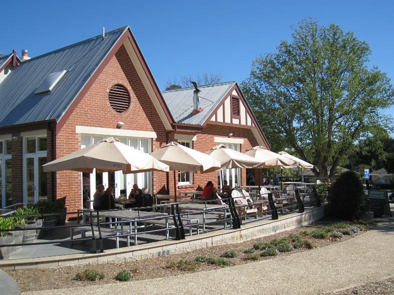 Berwick - Pioneers Park, Lyall Road: Cafe and outdoor seating