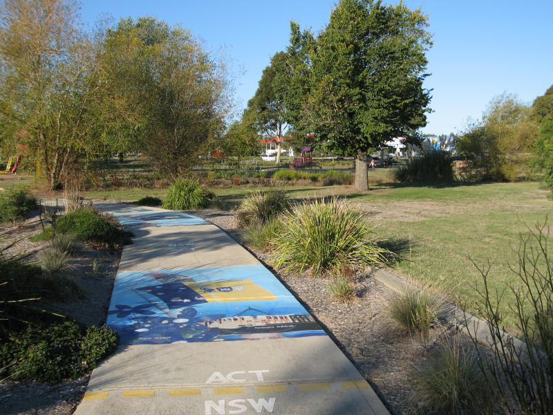 Berwick - Buchanan Park, Clyde Road: Pathway with murals
