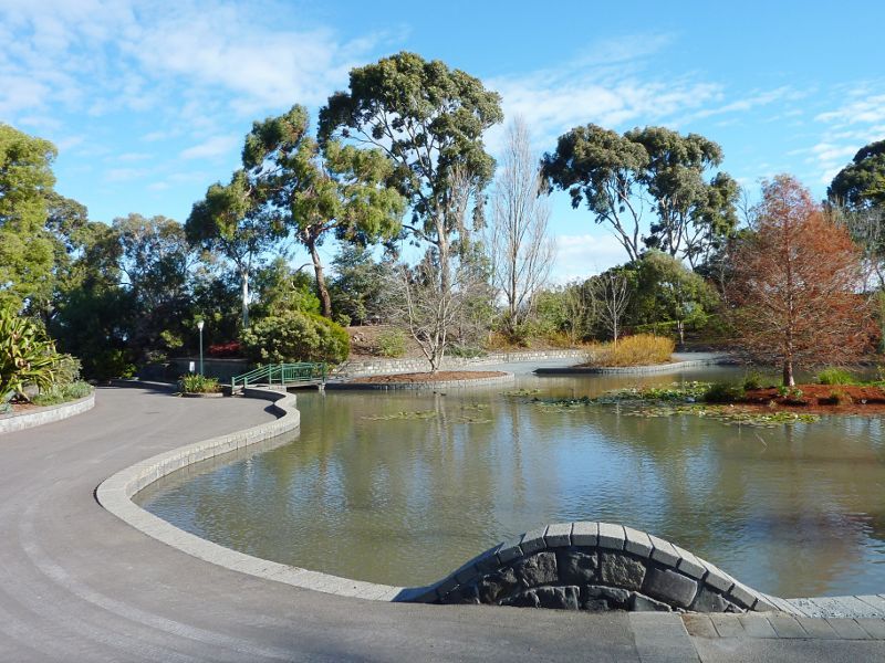 Berwick - Wilson Botanic Park: Lake near main entrance