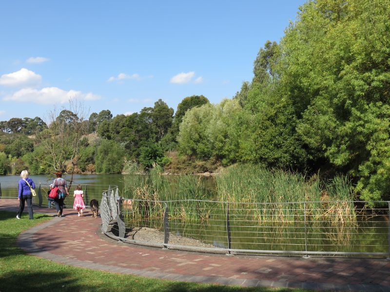 Berwick - Wilson Botanic Park: Lakeside Lawn at Anniversary Lake