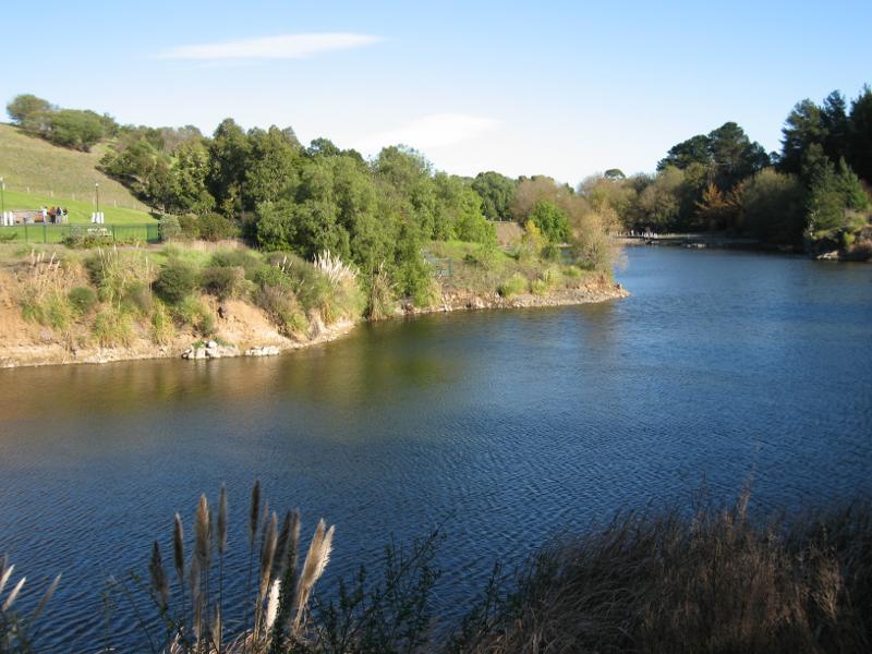 Berwick - Wilson Botanic Park: View west along Anniversary Lake
