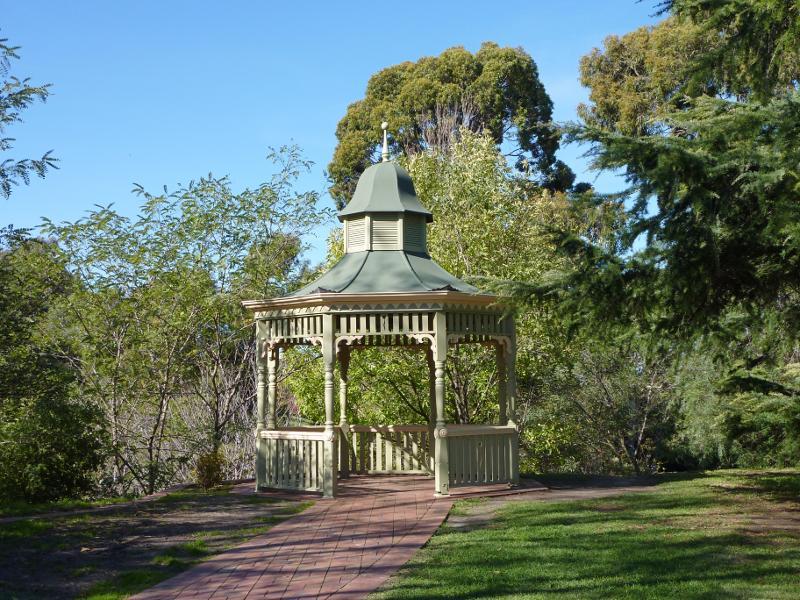 Berwick - Wilson Botanic Park: Rotunda above marsh