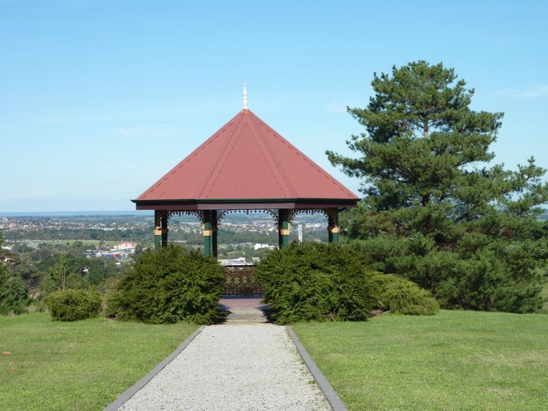 Berwick - Wilson Botanic Park: Rotunda at Bens Lookout