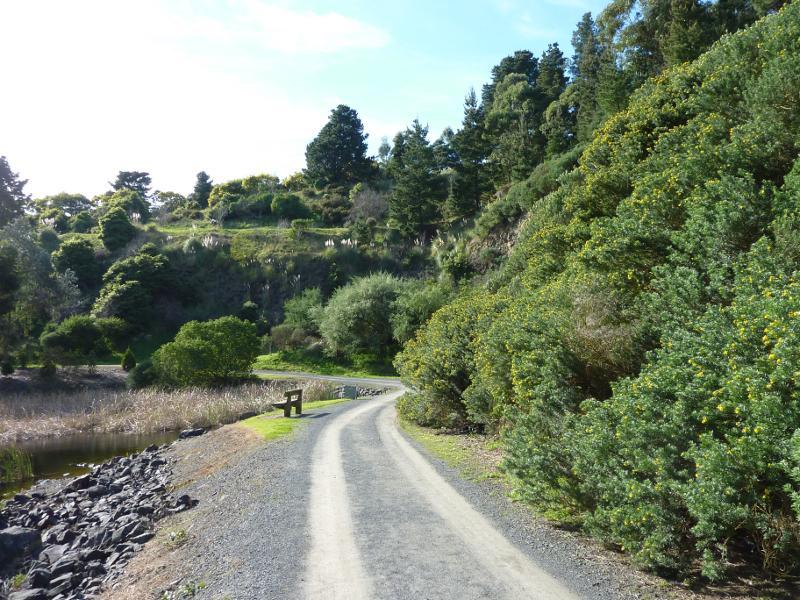 Berwick - Wilson Botanic Park: Pathway to Basalt Lake
