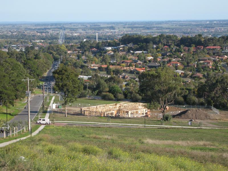 Berwick - Old Coach Road: View south along Old Coach Rd towards Panoramic Terrace