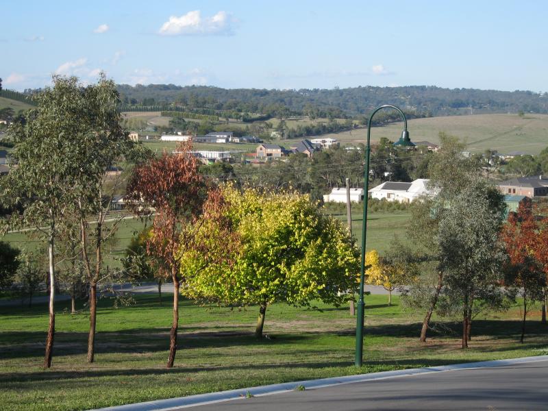 Berwick - Beaumont Road: View east from Beaumont View La near Beaumont Rd