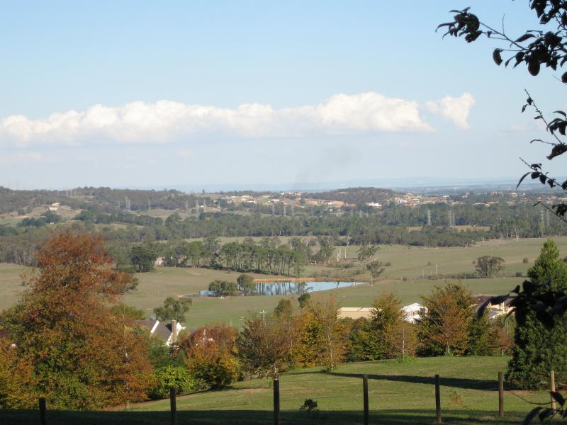 Berwick - Beaumont Road: View south-east near end of Beaumont Rd