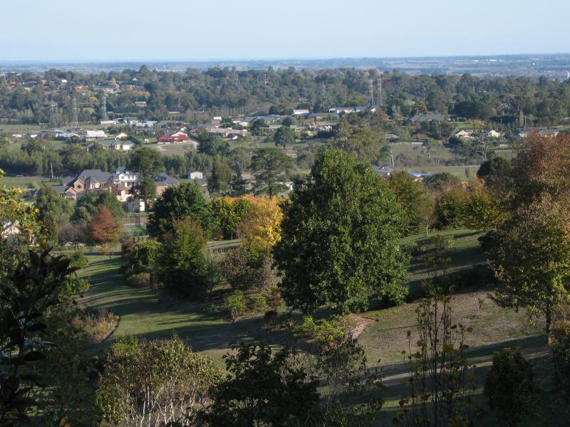 Berwick - Beaumont Road: View south-west at end of Beaumont Rd