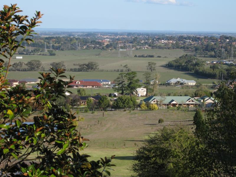 Berwick - Beaumont Road: View south at end of Beaumont Rd