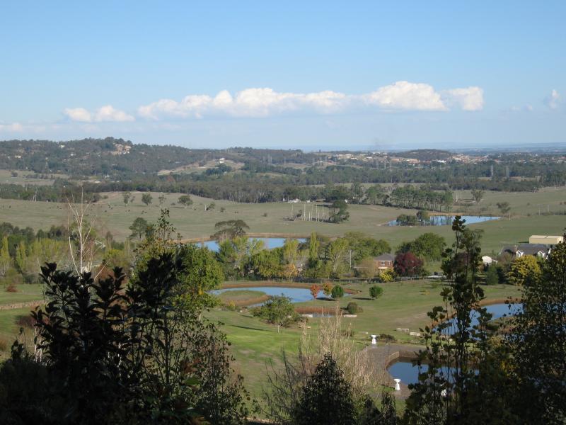 Berwick - Beaumont Road: View south-east at end of Beaumont Rd