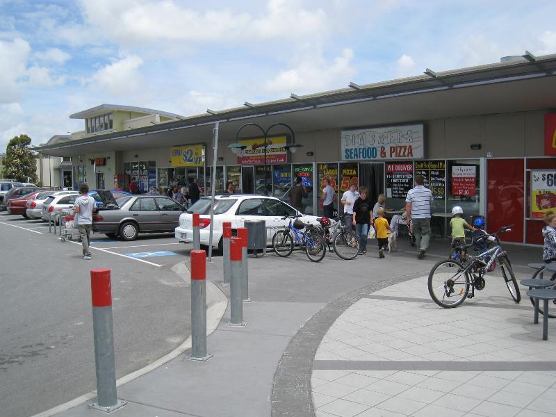 Berwick - Parkhill Plaza, corner Parkhill Drive and Ernst Wanke Road: Shops