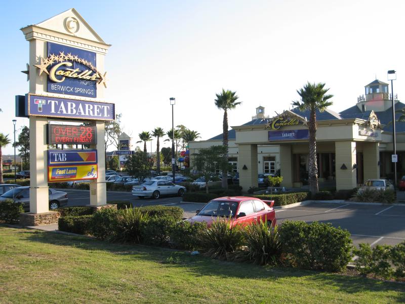 Berwick - Berwick South: Berwick Springs Hotel, corner Clyde Rd and Greaves Rd