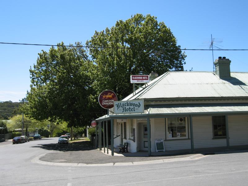 Blackwood - Shops and commercial centre, Martin Street: Blackwood Hotel, view north along Martin St at Golden Point Rd